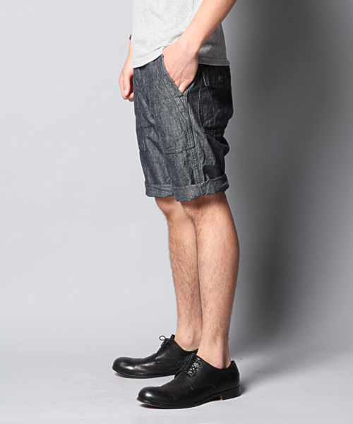 Denime（ドゥニーム）の「COTTON LINEN DUNGAREE BAKER SHORTS/コットンリネンダンガリーベーカーショーツ（その他パンツ・メンズ・ナチュラル/インディゴブルー・SMALL/MEDIUM/LARGE）」の3枚目の写真