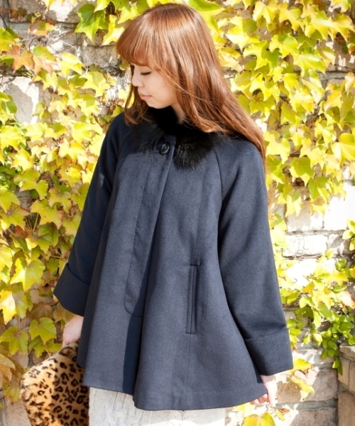 Soareak（ソアリーク）の「FOXファーツキテントラインコート（その他アウター・レディース・ネイビー/キャメル/マスタード・MEDIUM）」の16枚目の写真