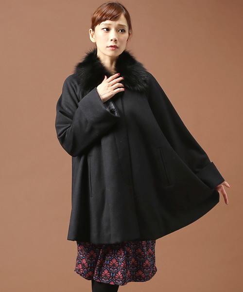 Soareak（ソアリーク）の「FOXファーツキテントラインコート（その他アウター・レディース・ネイビー/キャメル/マスタード・MEDIUM）」の2枚目の写真