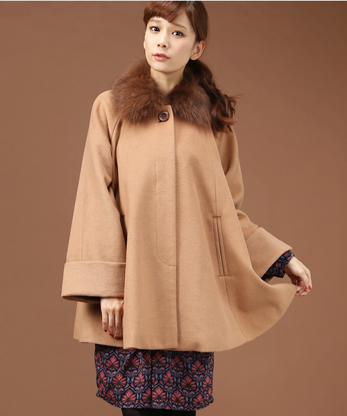 Soareak（ソアリーク）の「FOXファーツキテントラインコート（その他アウター・レディース・ネイビー/キャメル/マスタード・MEDIUM）」の4枚目の写真