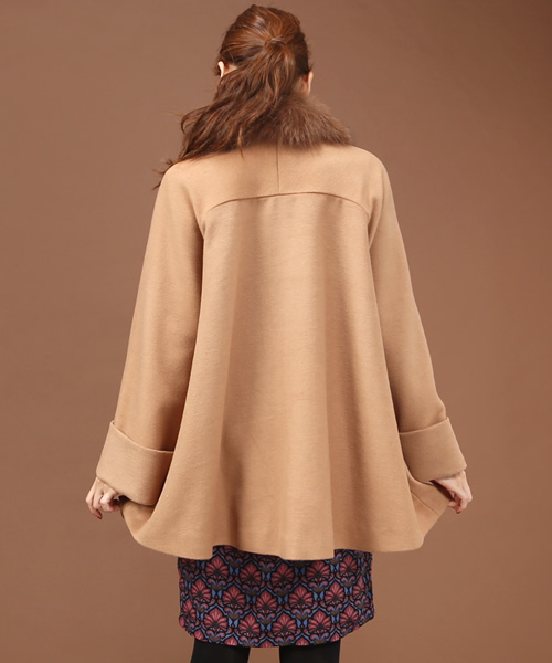 Soareak（ソアリーク）の「FOXファーツキテントラインコート（その他アウター・レディース・ネイビー/キャメル/マスタード・MEDIUM）」の6枚目の写真