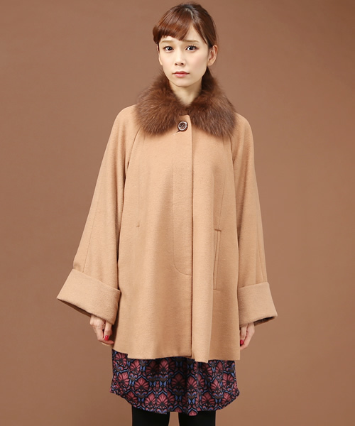 Soareak（ソアリーク）の「FOXファーツキテントラインコート（その他アウター・レディース・ネイビー/キャメル/マスタード・MEDIUM）」の7枚目の写真