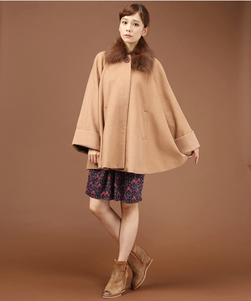 Soareak（ソアリーク）の「FOXファーツキテントラインコート（その他アウター・レディース・ネイビー/キャメル/マスタード・MEDIUM）」の9枚目の写真