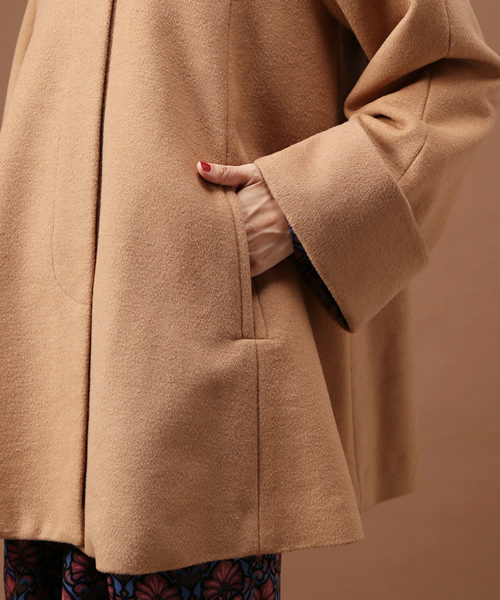 Soareak（ソアリーク）の「FOXファーツキテントラインコート（その他アウター・レディース・ネイビー/キャメル/マスタード・MEDIUM）」の12枚目の写真