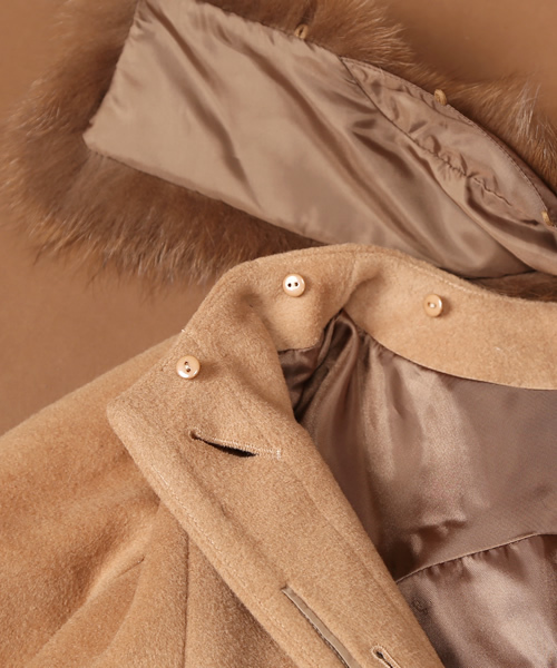 Soareak（ソアリーク）の「FOXファーツキテントラインコート（その他アウター・レディース・ネイビー/キャメル/マスタード・MEDIUM）」の13枚目の写真