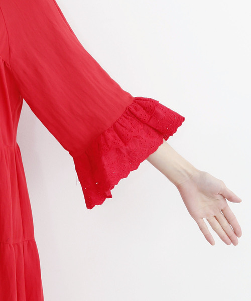 MERLOT(メルロー)の「フリルネックレースギャザーワンピース8171(ワンピース・レディース・ブラック/ベージュ/ネイビー/レッド・FREE)」の7枚目の写真