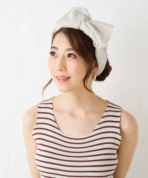 CLEA（クレア）の「ビック リボン ターバン（ヘアバンド・レディース・ブラック/ベージュ/グレー/アイボリー/ブラウン/オリーブ/ダークブラック/ブルー・FREE）」の3枚目の写真
