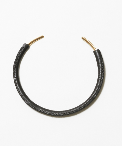 qualite(カリテ)の「レザーチョーカー(チョーカー・レディース・ベージュ/ブラック・フリー)」の2枚目の写真