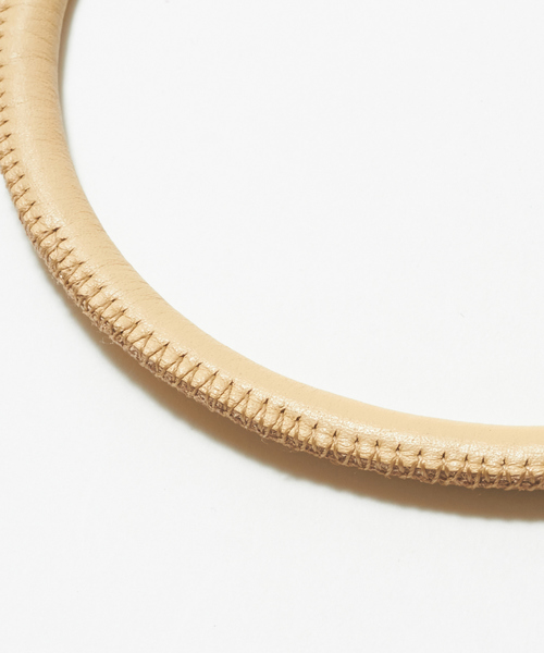 qualite(カリテ)の「レザーチョーカー(チョーカー・レディース・ベージュ/ブラック・フリー)」の4枚目の写真