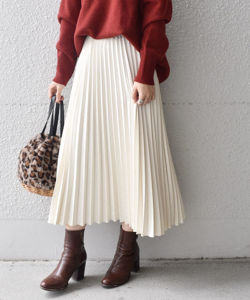 SHIPS(シップス)の「フェイクスエードプリーツスカート◇(スカート・レディース・オフホワイト/ピンク/ベージュ系その他/ライトピンク/ベージュ/ネイビー/ブラウン・ONE SIZE)」の2枚目の写真