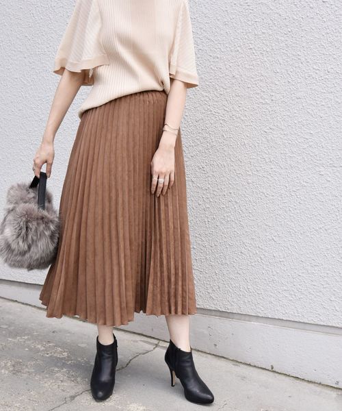 SHIPS(シップス)の「フェイクスエードプリーツスカート◇(スカート・レディース・オフホワイト/ピンク/ベージュ系その他/ライトピンク/ベージュ/ネイビー/ブラウン・ONE SIZE)」の16枚目の写真