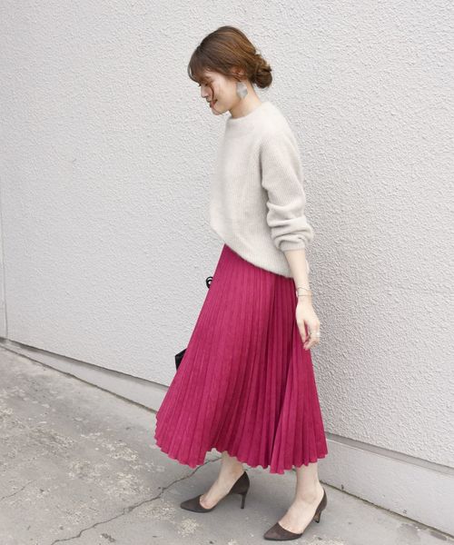 SHIPS(シップス)の「フェイクスエードプリーツスカート◇(スカート・レディース・オフホワイト/ピンク/ベージュ系その他/ライトピンク/ベージュ/ネイビー/ブラウン・ONE SIZE)」の9枚目の写真