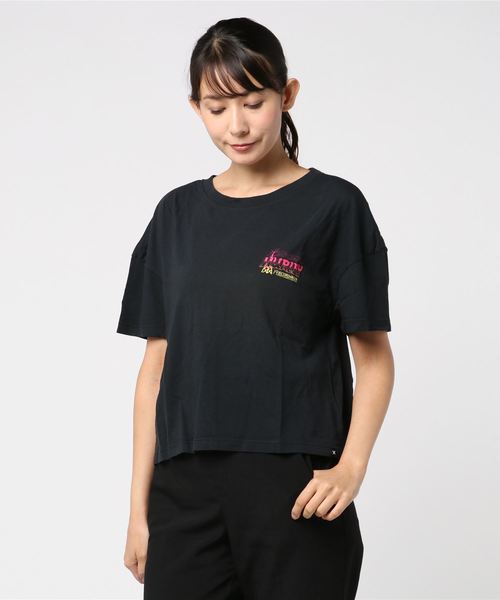 Hurley (ハーレー)の「W HRLY RECORDINGS FLOUNCY TEE / ハーレー レディース バックプリントTシャツ ショート丈 ボックスT(Tシャツ/カットソー・レディース・ブラック/ホワイト・X-SMALL/SMALL)」の1枚目の写真
