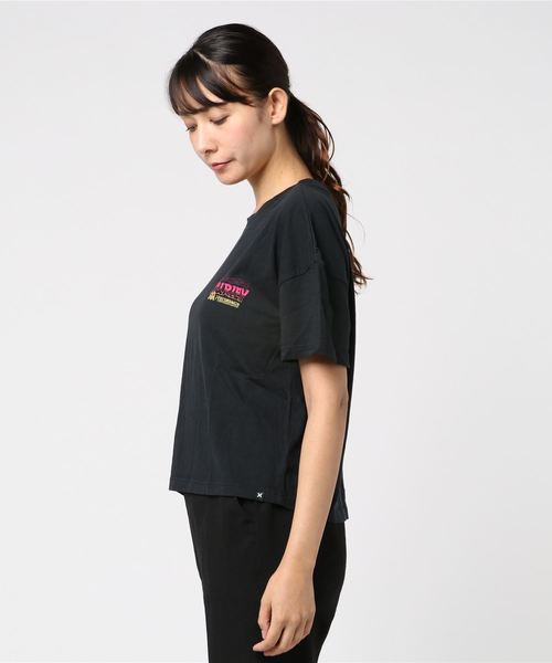 Hurley (ハーレー)の「W HRLY RECORDINGS FLOUNCY TEE / ハーレー レディース バックプリントTシャツ ショート丈 ボックスT(Tシャツ/カットソー・レディース・ブラック/ホワイト・X-SMALL/SMALL)」の3枚目の写真