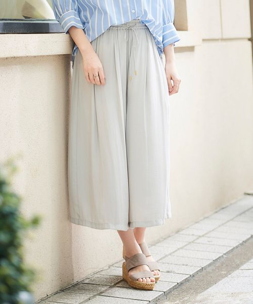 Perle Peche(ペルルペッシュ)の「パウダーアムンゼンギャザーパンツ(パンツ)」|グレイッシュベージュ