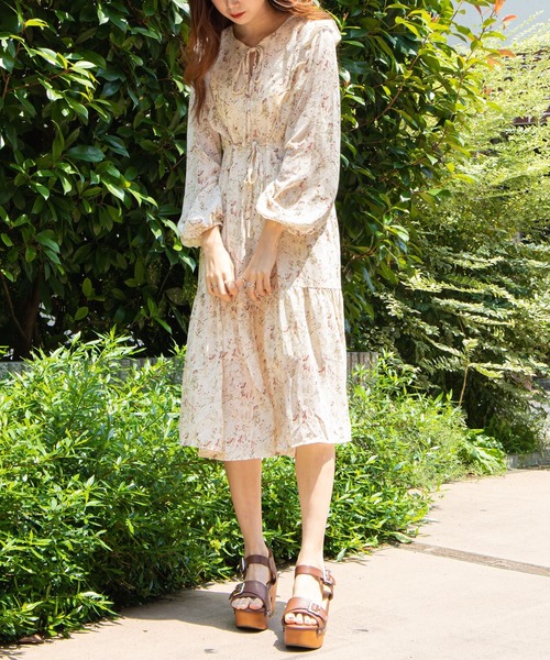 WEGO（ウィゴー）の「WEGO/フラワーフリルワンピース（ワンピース・レディース・ホワイト/ブラック・FREE）」の3枚目の写真