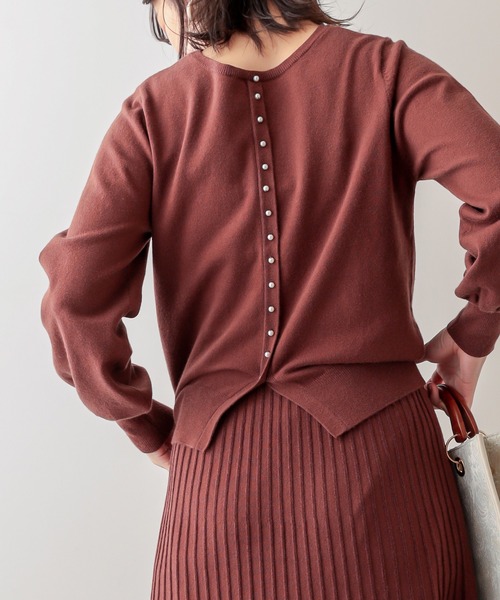natural couture(ナチュラルクチュール)の「バックパールニットプルオーバー(ニット/セーター・レディース・ブラック/ブラウン/モカ/グリーン/サックスブルー・FREE)」の15枚目の写真