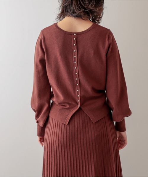 natural couture(ナチュラルクチュール)の「バックパールニットプルオーバー(ニット/セーター・レディース・ブラック/ブラウン/モカ/グリーン/サックスブルー・FREE)」の14枚目の写真