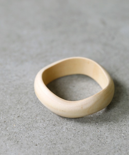 select MOCA（セレクトモカ）の「2021 SS ウェーブデザインウッドバングル（バングル/リストバンド・レディース・ブラウン/アイボリー・FREE）」の7枚目の写真