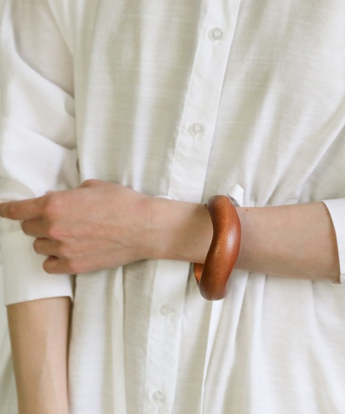 select MOCA（セレクトモカ）の「2021 SS ウェーブデザインウッドバングル（バングル/リストバンド・レディース・ブラウン/アイボリー・FREE）」の8枚目の写真