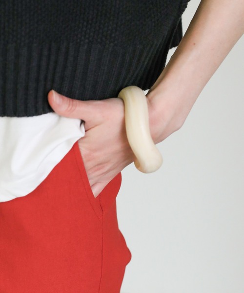 select MOCA（セレクトモカ）の「2021 SS ウェーブデザインウッドバングル（バングル/リストバンド・レディース・ブラウン/アイボリー・FREE）」の3枚目の写真