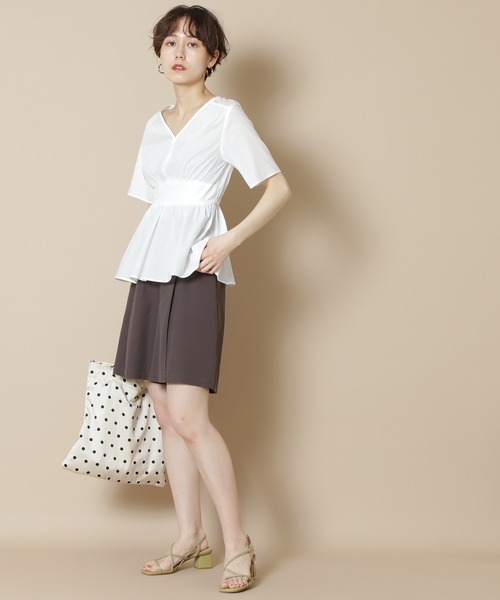 N.（N. Natural Beauty Basic）（エヌエヌナチュラルビューティーベーシック）の「◆半袖ペプラムブラウス（シャツ/ブラウス・レディース・ホワイト/ブラック/パープル/ブラック系その他/イエロー・MEDIUM）」の7枚目の写真