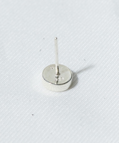 UNITED TOKYO(ユナイテッドトウキョウ)の「TドットピアスL(ピアス(片耳用)・メンズ・シルバー/ブラック・FREE)」の3枚目の写真