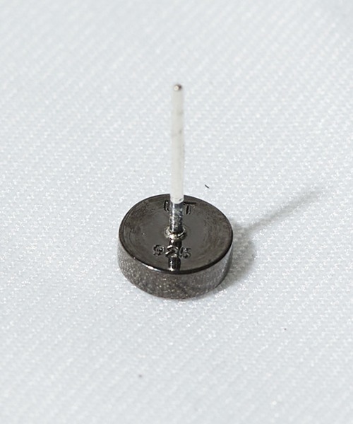 UNITED TOKYO(ユナイテッドトウキョウ)の「TドットピアスL(ピアス(片耳用)・メンズ・シルバー/ブラック・FREE)」の9枚目の写真