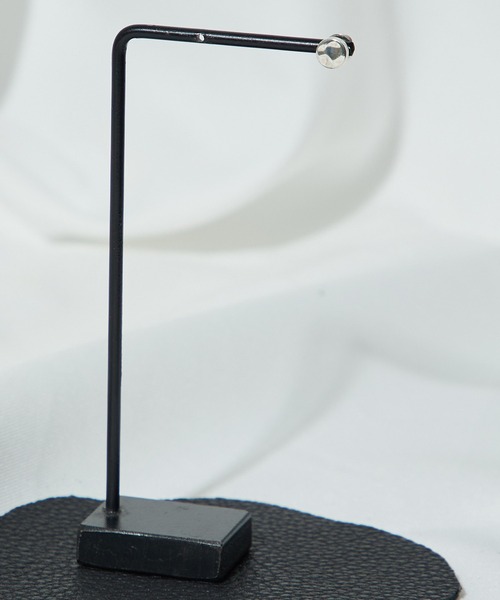 UNITED TOKYO(ユナイテッドトウキョウ)の「TドットピアスL(ピアス(片耳用)・メンズ・シルバー/ブラック・FREE)」の13枚目の写真