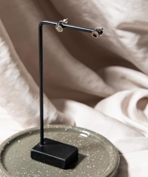 UNITED TOKYO(ユナイテッドトウキョウ)の「TドットピアスL(ピアス(片耳用)・メンズ・シルバー/ブラック・FREE)」の16枚目の写真