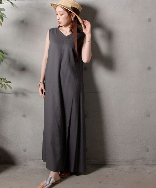 fredy emue(フレディエミュ)の「【WEB限定】レーヨン麻ノースリーブワンピース(ワンピース・レディース・ブラック/チャコールグレー/オリーブ・36/38)」の7枚目の写真
