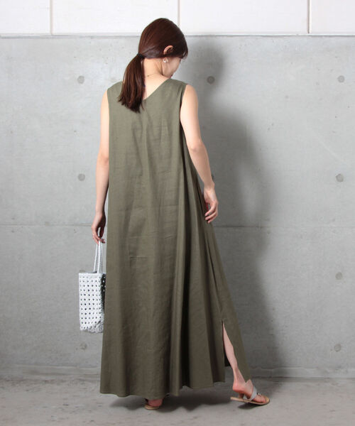 fredy emue(フレディエミュ)の「【WEB限定】レーヨン麻ノースリーブワンピース(ワンピース・レディース・ブラック/チャコールグレー/オリーブ・36/38)」の11枚目の写真