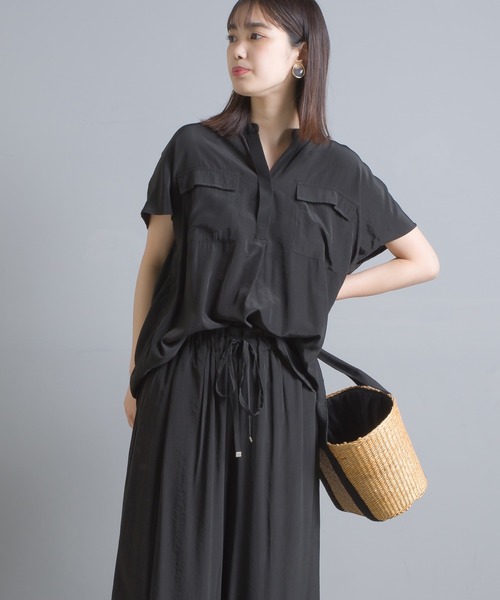 OMNES Another Edition（オムネス アナザーエディション）の「シルクタッチフラップポケットスキッパープルオーバー（シャツ/ブラウス・レディース・ブラック/イエロー/アイボリー/ラベンダー・FREE）」の5枚目の写真