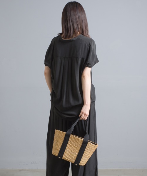 OMNES Another Edition（オムネス アナザーエディション）の「シルクタッチフラップポケットスキッパープルオーバー（シャツ/ブラウス・レディース・ブラック/イエロー/アイボリー/ラベンダー・FREE）」の14枚目の写真