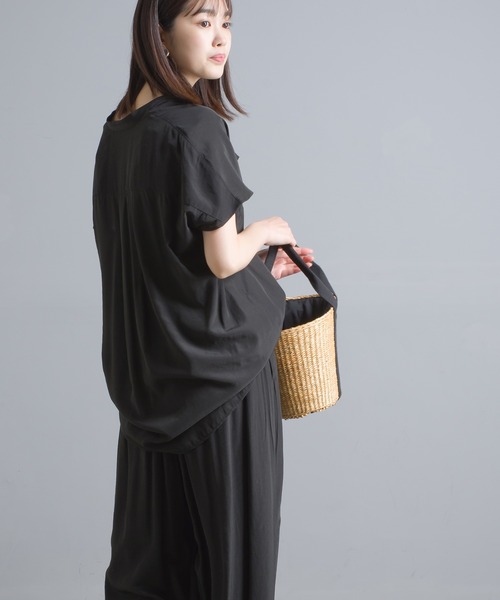 OMNES Another Edition（オムネス アナザーエディション）の「シルクタッチフラップポケットスキッパープルオーバー（シャツ/ブラウス・レディース・ブラック/イエロー/アイボリー/ラベンダー・FREE）」の10枚目の写真