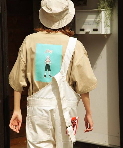 Piko（ピコ）の「【WEB限定】【別注】【PIKO】ビキニ サマーガール イージーケア 高密度ビッグシルエットイラストTシャツ（Tシャツ/カットソー・レディース・グリーン/ブルー/ホワイト/ブラック/ネイビー/ベージュ/ピンク・MEDIUM/LARGE）」の4枚目の写真