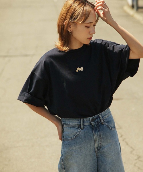 Piko（ピコ）の「【WEB限定】【別注】【PIKO】ビキニ サマーガール イージーケア 高密度ビッグシルエットイラストTシャツ（Tシャツ/カットソー・レディース・グリーン/ブルー/ホワイト/ブラック/ネイビー/ベージュ/ピンク・MEDIUM/LARGE）」の6枚目の写真