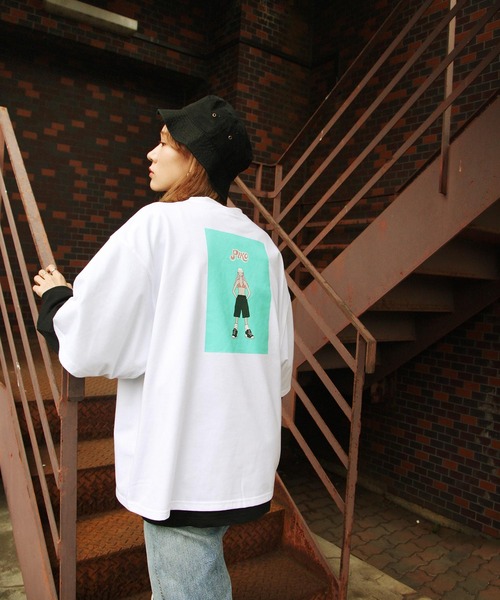 Piko（ピコ）の「【WEB限定】【別注】【PIKO】ビキニ サマーガール イージーケア 高密度ビッグシルエットイラストTシャツ（Tシャツ/カットソー・レディース・グリーン/ブルー/ホワイト/ブラック/ネイビー/ベージュ/ピンク・MEDIUM/LARGE）」の14枚目の写真