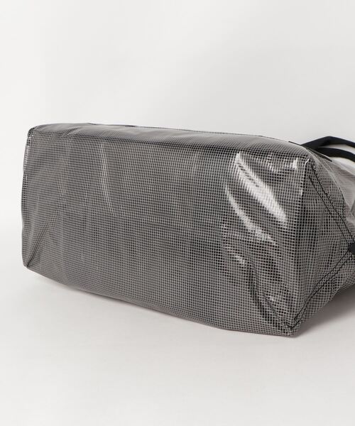 Banana Republic（バナナリパブリック）の「ラミネートメッシュ ラージ トートバッグ（トートバッグ・メンズ・グレー・ONE SIZE）」の4枚目の写真