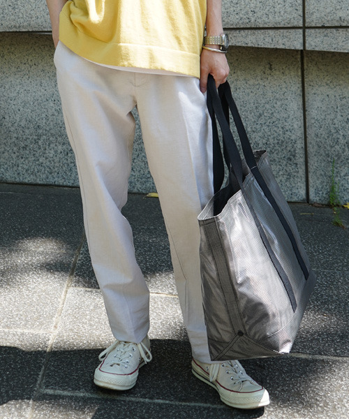 Banana Republic（バナナリパブリック）の「ラミネートメッシュ ラージ トートバッグ（トートバッグ・メンズ・グレー・ONE SIZE）」の7枚目の写真