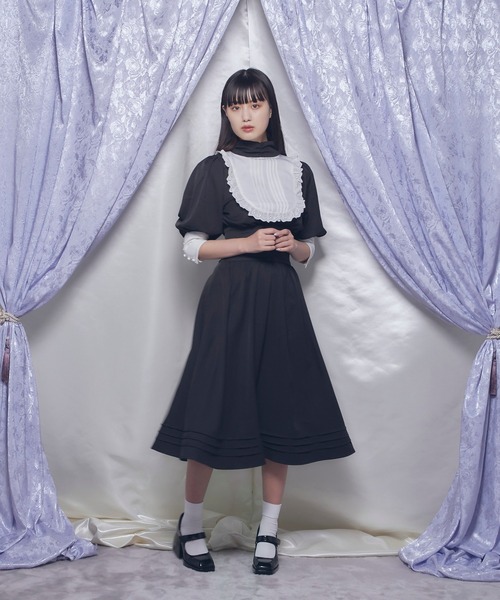 Romansual（ロマンシュアル）の「Romansual/バイカラーレトロフレアミディワンピース（ワンピース・レディース・ベージュ/ブラック・FREE）」の4枚目の写真