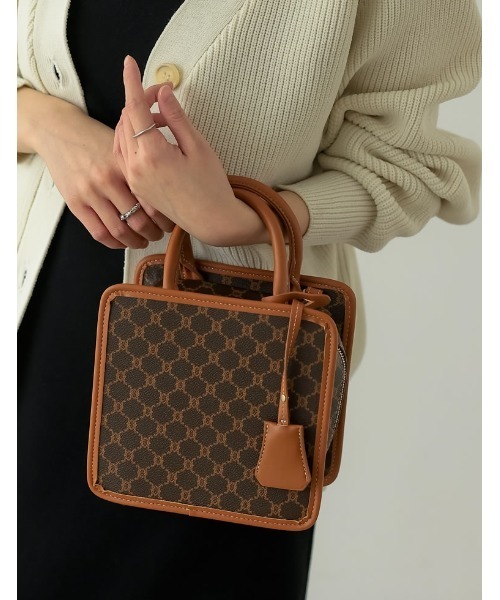 Re:EDIT（リエディ）の「2WAYモノグラムスクエアハンドバッグ（ショルダーバッグ・レディース・ブラック/ベージュ/キャメル/ブラウン・FREE）」の4枚目の写真