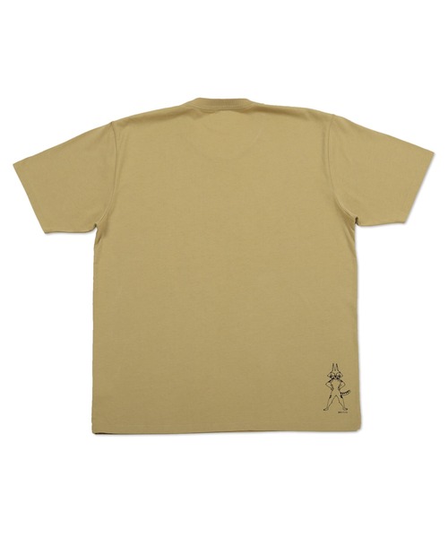Design Tshirts Store graniph（デザイン　ティーシャツ　ストア　グラニフ）の「スナドリネコさん(ぼのぼの)｜コラボTシャツ（Tシャツ/カットソー・メンズ・サンドベージュ・SMALL/MEDIUM/LARGE/X-LARGE/X-SMALL）」の4枚目の写真