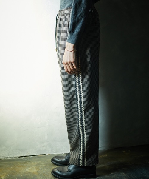 TAUPE（トープ）の「【TAUPE/トープ】 ウェーブライントラックパンツ（スラックス・メンズ・ブラック/ワインレッド・1/2）」の9枚目の写真