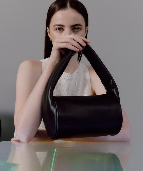 SAMO ONDOH（セイモオンド）の「【SAMO ONDOH】DONUT BAG M LAMBSKIN / セイモオンド ドーナツバッグ M ラムスキン（ショルダーバッグ・レディース・クリーム/ブラック/ライトグレー・FREE）」の3枚目の写真