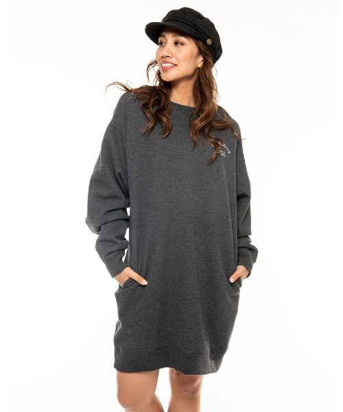 BILLABONG(ビラボン)の「BILLABONG レディース 【COASTAL LOVE LETTERS】 ARCH SURF SWEAT ONE スウェットワンピース 【2021年秋冬モデル】/ビラボンスウェット裏起毛ワンピース(ワンピース・レディース・ブラック/オフホワイト/ピンク系その他・MEDIUM/LARGE)」の3枚目の写真