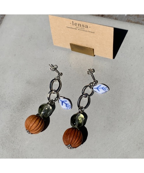 tone（トーン）の「【-lensa-】ウッド×チェコビーズピアス(MA)（ピアス（両耳用）・レディース・ブラウン・FREE）」の5枚目の写真