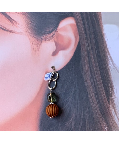 tone（トーン）の「【-lensa-】ウッド×チェコビーズピアス(MA)（ピアス（両耳用）・レディース・ブラウン・FREE）」の3枚目の写真