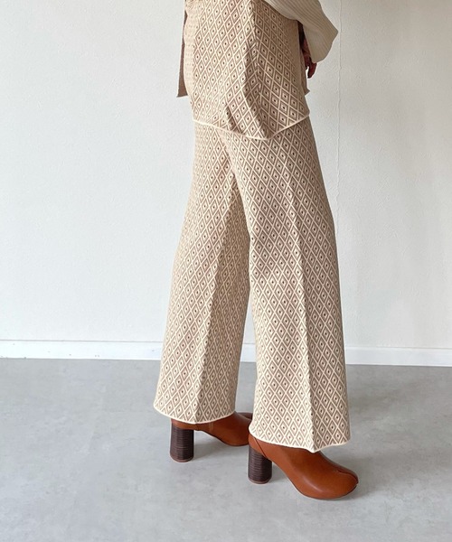 y/m by misato（イムバイミサト）の「ジオメトリックパターンジャガードパンツ（その他パンツ・レディース・ベージュ/ブラック・FREE）」の6枚目の写真
