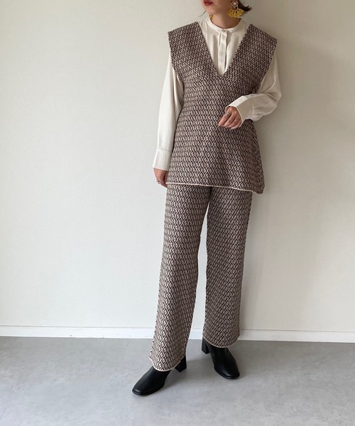 y/m by misato（イムバイミサト）の「ジオメトリックパターンジャガードパンツ（その他パンツ・レディース・ベージュ/ブラック・FREE）」の3枚目の写真